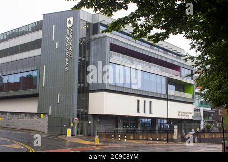 8 luglio 2020 l'ingresso della Glossop Road al moderno edificio dell'Università di Sheffield Students Union Foto Stock