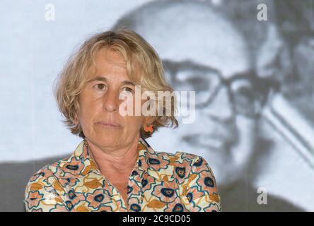 Milano, Italia. 30 luglio 2020. Milano, Italia la Milanesiana i colori della città 3 Rosso Carnazione con Stefania Craxi, Claudio Martelli nella foto: Stefania Craxi Credit: Agenzia fotografica indipendente/Alamy Live News Foto Stock
