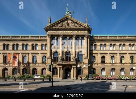 Berufsbildung, Museumsmeile, Zoologische Forschungsmuseum Alexander Koenig, Museum Koenig, 1912-1934 von Gustav Holland erbaut, Fassadenschmuck von Karl Menser Foto Stock