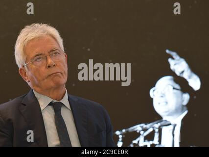Milano, Italia. 30 luglio 2020. Milano, Italia la Milanesiana i colori della città 3 Rosso Carnazione con Stefania Craxi, Claudio Martelli nella foto: Claudio Martelli Credit: Agenzia fotografica indipendente/Alamy Live News Foto Stock