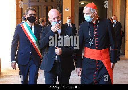 Bologna, Italia. 30 luglio 2020. Sindaco Virginio Merola, presidente regionale Stefano Bonaccini e cardinale Matteo Zuppi durante Visita presidente della Repubblica Sergio Mattarella a Bologna per 40° anniversario strage stazione del 2 Agosto 1980, News in Bologna, Italia, 30 luglio 2020 Credit: Independent Photo Agency/Alamy Live News Foto Stock