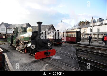 'Lindaa' (a sinistra) e 'Palmerston' (a destra) al porto di Porthmadog. Foto Stock