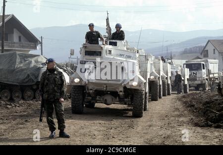 21 marzo 1994 durante la guerra in Bosnia: Appena arrivato, l'Esercito britannico di Sassonia APC del Reggimento del Duca di Wellington all'interno della base britannica a Bila, vicino Vitez. Foto Stock