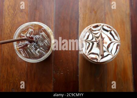 tè al limone e cioccolata ghiacciata o caffè moka Foto Stock
