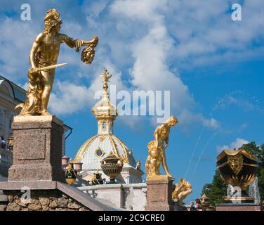 Grand cascata in Pertergof, San Pietroburgo, Russia. Foto Stock