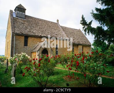 Hailes Old Church, Winchcombe, Cheltenham Gloucestershire, piccola chiesa normanna. Le boccole di rosa sono state rimosse. Foto Stock