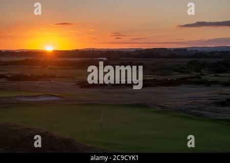 Splendido tramonto sul campo da golf di Littlehampton, sulla costa meridionale dell'Inghilterra. Foto Stock