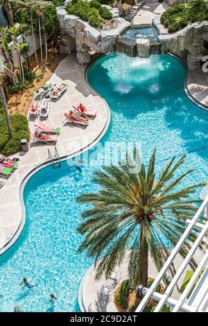 Sarasota Florida, Hyatt Regency, hotel, piscina, vista aerea dal balcone, palme, FL100531018 Foto Stock
