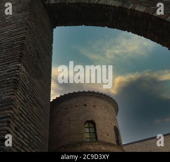 Ravenna, Italia. 28 luglio 2020. Una vista esterna della Basilica di San vitale Foto Stock