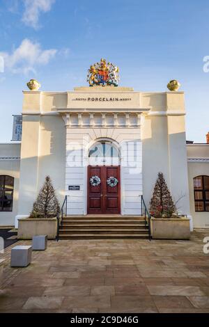 L'edificio Royal Porcellane Works accanto al Museum of Royal Worcester in Severn Street a Worcester, Inghilterra Foto Stock