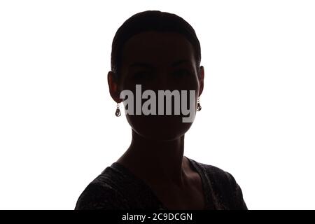 La giovane donna guarda avanti con la ciocca di capelli - silhouette isolata di una vista frontale Foto Stock