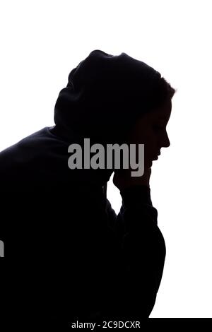 Giovane donna con dolore ha lasciato cadere le braccia - silhouette Foto Stock