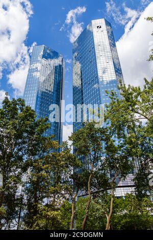 Sede della Deutsche Bank a Francoforte sul meno, Assia, Germania. Vista da Taunusanlage. 07.07.2020. Foto Stock