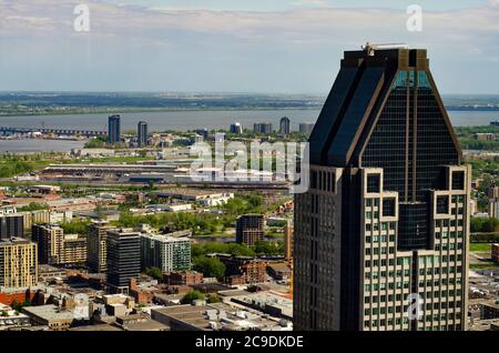 Una serie di edifici famosi e famosi dallo skyline di Montreal, visti da Place Ville Marie Foto Stock