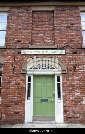 Chestnut Cafe sulla High Street a Tarporley a Cheshire Foto Stock