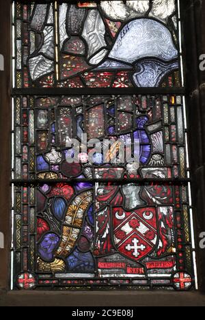 Dettaglio della vetrata di Harry Clarke presso la chiesa di St Marys a Nantwich commissionata da Arthur Knowles di Alvaston Hall Foto Stock