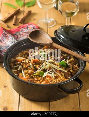 Giouveti. Agnello greco e casseruola orzo. Grecia cibo Foto Stock