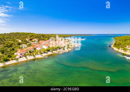 Città di Veli Rat su Dugi Otok isola sul mare Adriatico in Croazia, vista aerea dal drone, bella stagcape Foto Stock