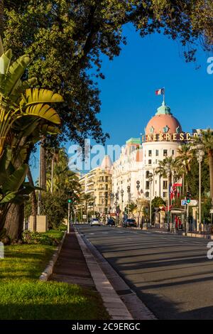 Il famoso edificio del Negresco Hotel a Promenade des Anglais, Nizza, Costa Azzurra, Francia, Europa Foto Stock