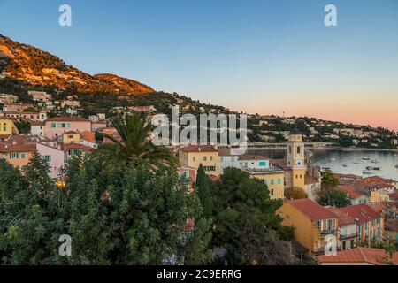 Vista panoramica sulla città vecchia di Villefranche sur Mer, Costa Azzurra, Francia, Europa Foto Stock