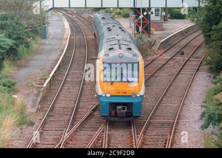 Helsby, Regno Unito - 21 luglio 2020: Un trasporto per il treno passeggeri del Galles che parte da Helsby Junction. Foto Stock