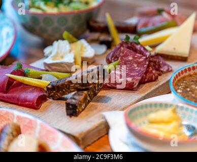 Tour gastronomico di Zurigo, Svizzera. Piatto sostanzioso nel boucherie agosto Foto Stock