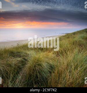 Alba sulle dune erbose di Waxham. Foto Stock