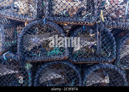 Attrezzatura da pesca artigianale nel piccolo porto commerciale di Howth, villaggio di pescatori vicino a Dublino, Irlanda Foto Stock