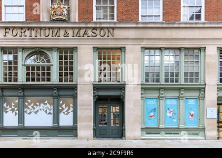 Fortnum & Mason, famoso negozio tradizionale britannico e marchio di lusso, esterni, Mayfair, Londra, Inghilterra, Regno Unito Foto Stock