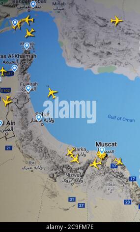 Traffico aereo su Oman e Ormutz strait (22 luglio 2020, UTC 08.22) su Internet con il sito Flightradar 24, durante il Coronavirus Pandemic Foto Stock