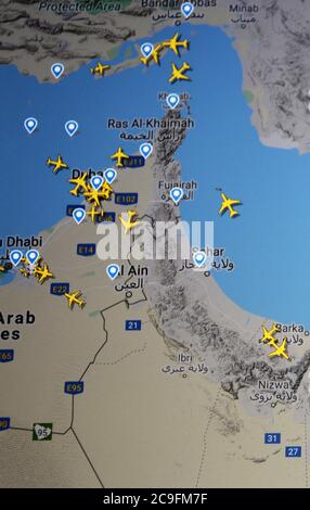 Traffico aereo su Oman e Ormutz strait (22 luglio 2020, UTC 08.22) su Internet con il sito Flightradar 24, durante il Coronavirus Pandemic Foto Stock