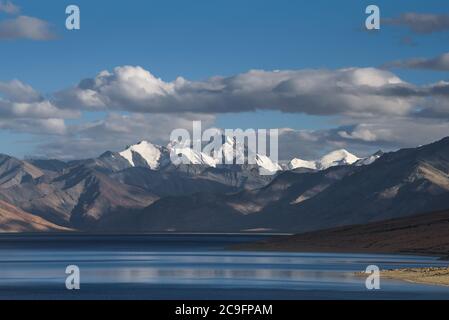 Nuvole sopra il lago Foto Stock