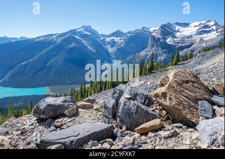 Vista del lago Emerald dal Burgess Pass nel Parco Nazionale di Yoho, British Columbia, Canada Foto Stock