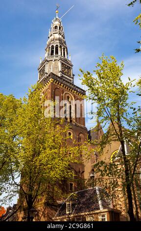 Westerkerk Torre e canale Prinsengracht, Amsterdam, Paesi Bassi Foto Stock