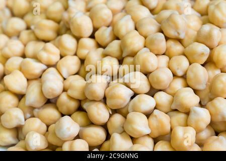 Ceci (Cicer arietinum) su piastra closeup fuoco selettivo Foto Stock