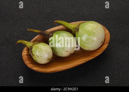 Asian piccole melanzane verde - pronti per la cottura Foto Stock