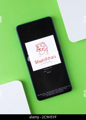 Assam, India - 4 agosto 2020: Sharekhan un broker che offre una piattaforma elettronica di trading per investire e commerciare. Foto Stock