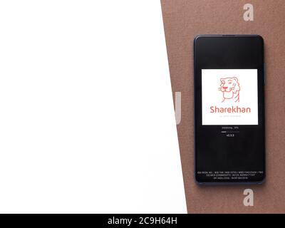 Assam, India - 4 agosto 2020: Sharekhan un broker che offre una piattaforma elettronica di trading per investire e commerciare. Foto Stock