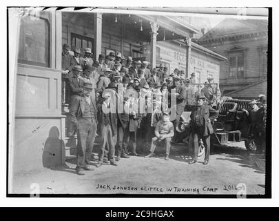 Jack Johnson e poco in campo di addestramento Foto Stock