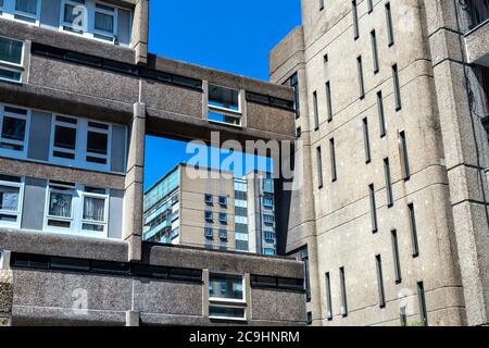 Edificio in stile brutale residenziale alto Trellick Tower dell'architetto Ernő Goldfinger, Londra, Regno Unito Foto Stock