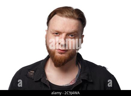 Immagine di un uomo rondellato con bearded in giacca nera jeans Foto Stock