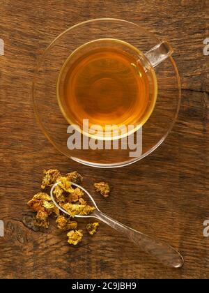 Erbe utilizzate per preparare il tè alle erbe. Foto Stock