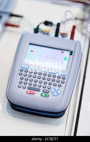 Analizzatore defibrillatore. Foto Stock