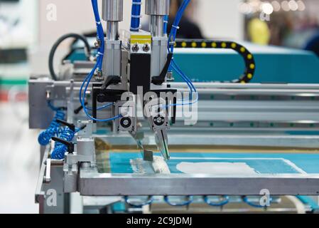 Macchina serigrafica in fabbrica. Foto Stock