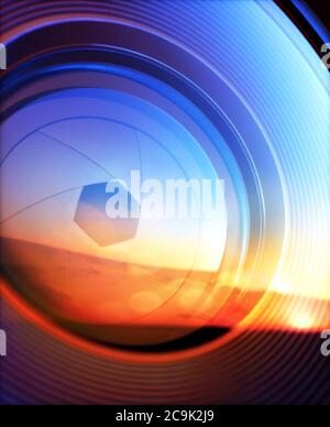 Fotografia macro dall'interno di un obiettivo che mostra le lame del diaframma. Foto Stock