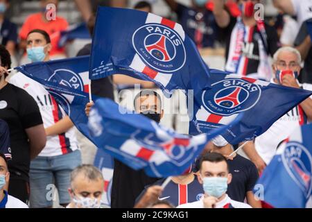 Saint Denis. 1 agosto 2020. I tifosi si sono visti durante la partita di calcio finale della Coppa di Lega Francese tra Paris Saint-Germain e Olympique Lyonnais allo Stade de France a Saint-Denis, Francia, il 31 luglio 2020. Credit: Jack Chan/Xinhua/Alamy Live News Foto Stock