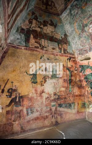 Un murale affresco che mostra la celebrazione e il rituale nella Sala 3 del Tempio dei murales nelle rovine della città maya di Bonampak a Chiapas, Messico. Foto Stock