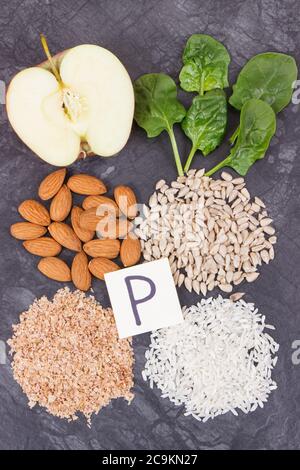 Prodotti nutritivi contenenti vitamina P. fonti naturali di minerali. Nutrizione sana Foto Stock