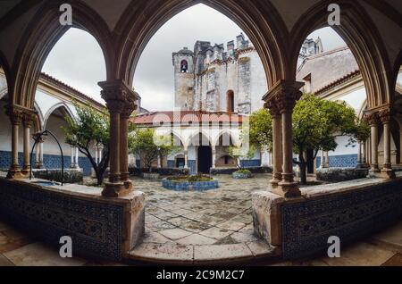 TOMAR, PORTOGALLO - 31 GENNAIO 2019: Il convento di cristo, antica roccaforte dei templari e monastero di Tomar, Portogallo, il 31 gennaio 2019 Foto Stock