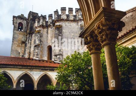 TOMAR, PORTOGALLO - 31 GENNAIO 2019: Il convento di cristo, antica roccaforte dei templari e monastero di Tomar, Portogallo, il 31 gennaio 2019 Foto Stock